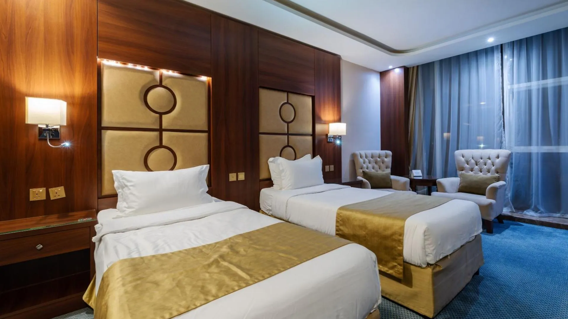 Dancenter Harbour Gateway Jeddah Beach Vivid Plaza Hotel