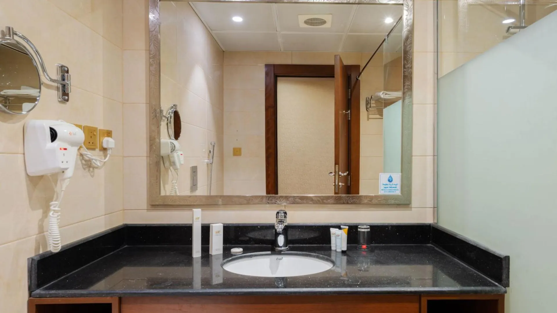 Dancenter Harbour Gateway Jeddah Beach Vivid Plaza Hotel 0*,