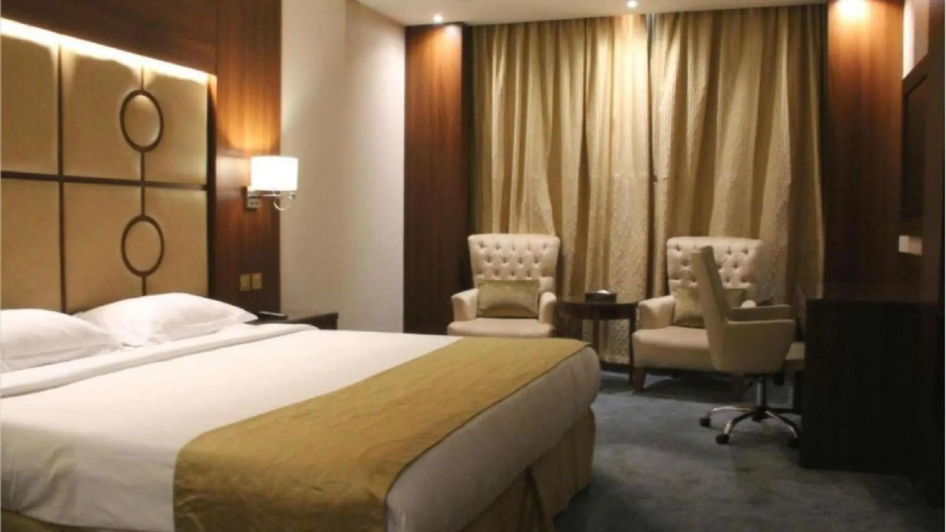 Dancenter Harbour Gateway Jeddah Beach Vivid Plaza Hotel