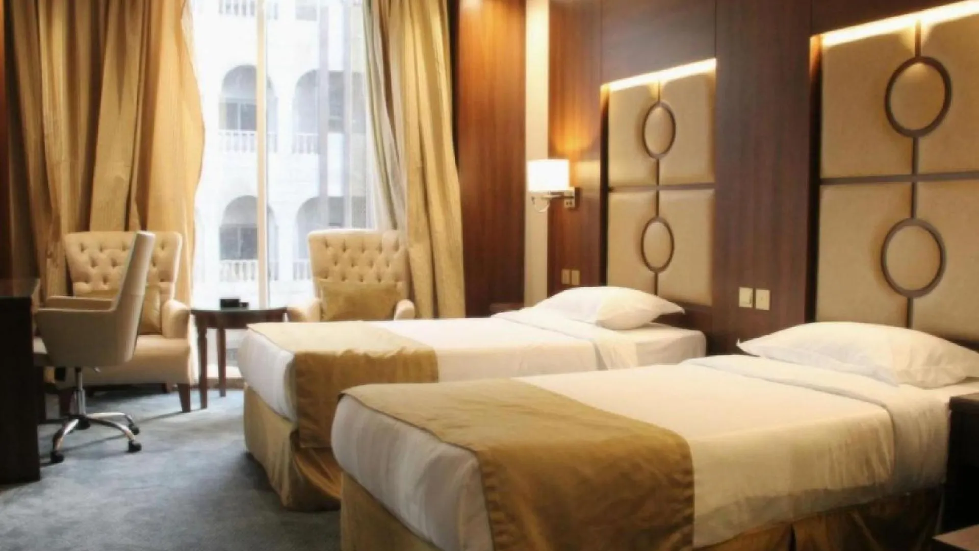 Dancenter Harbour Gateway Jeddah Beach Vivid Plaza Hotel